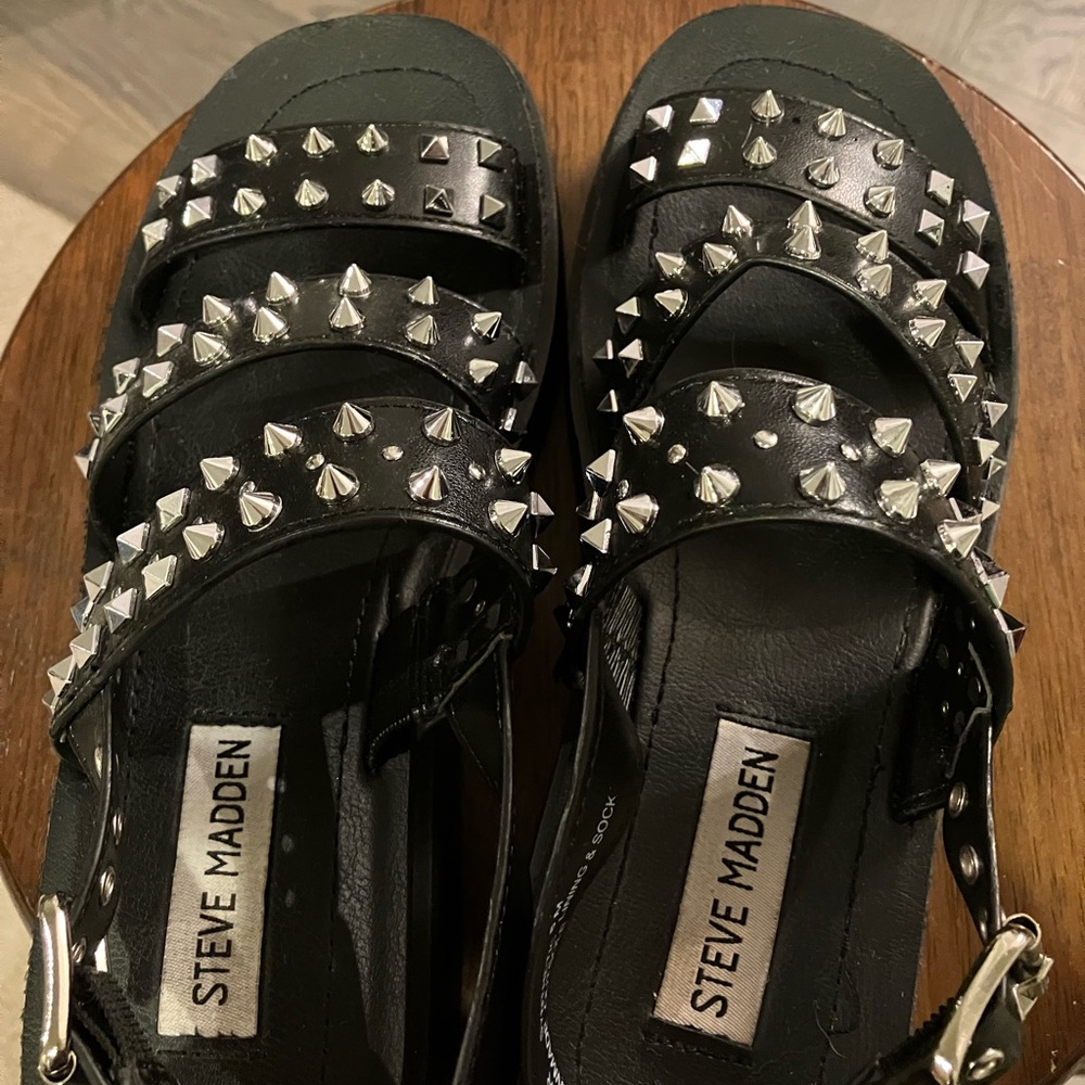NEVER WORN. Steve Madden Tera sandal.
